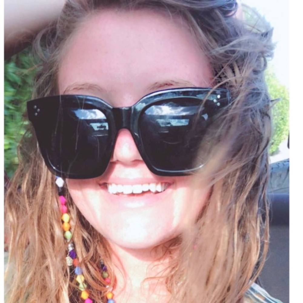 Meet your Posher, Holley